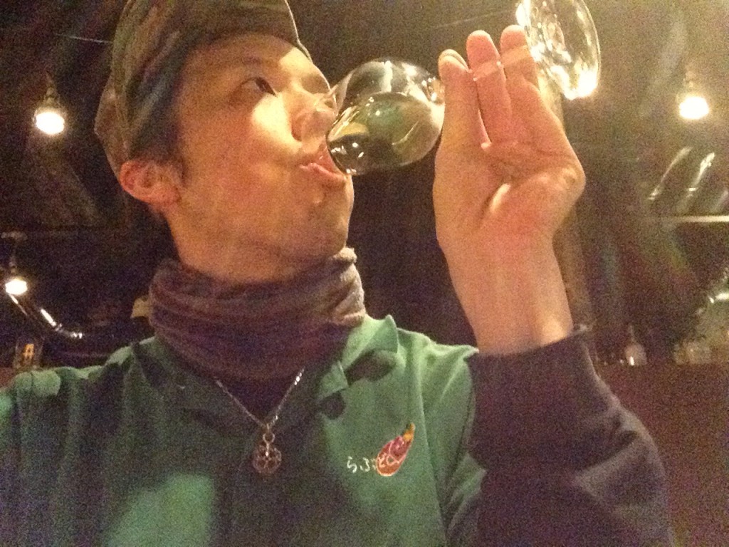 飲む