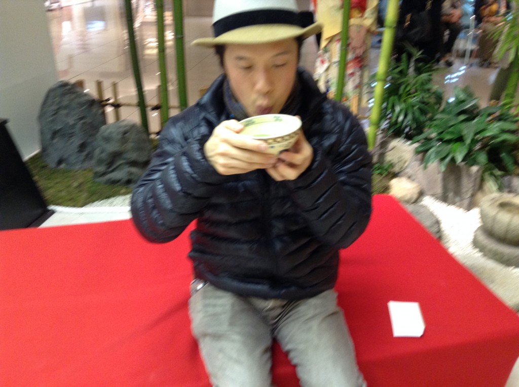 飲む