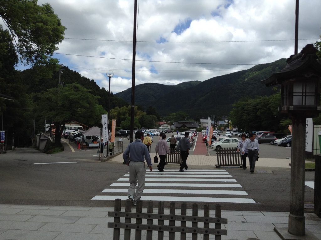 退場