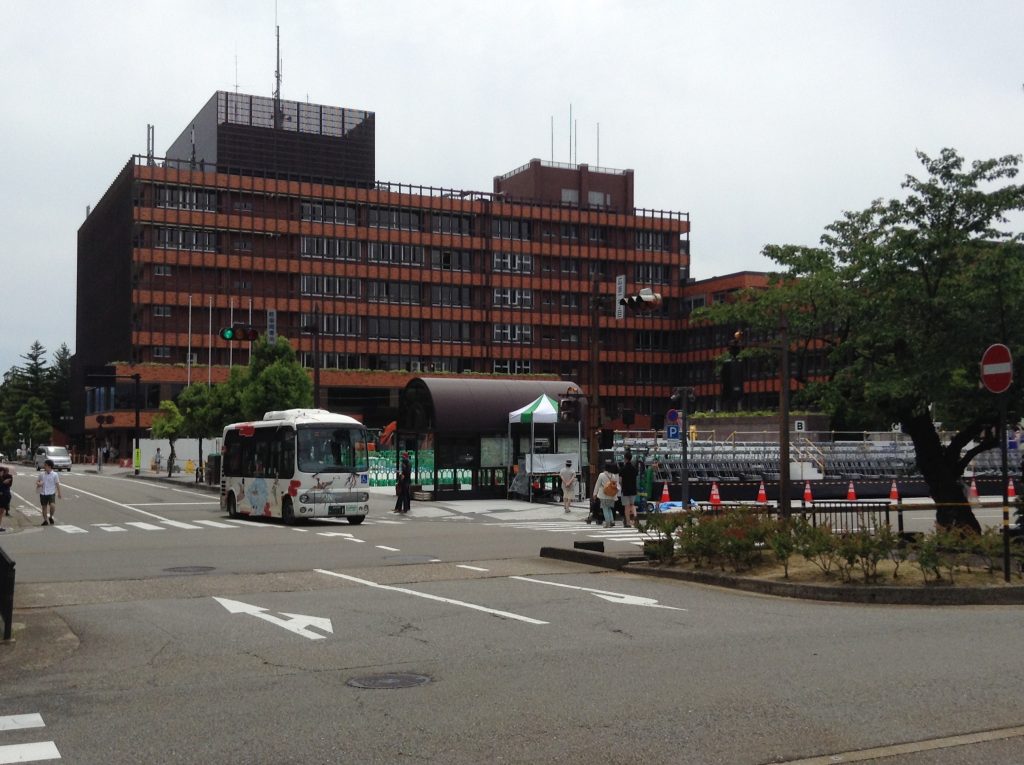 市役所前