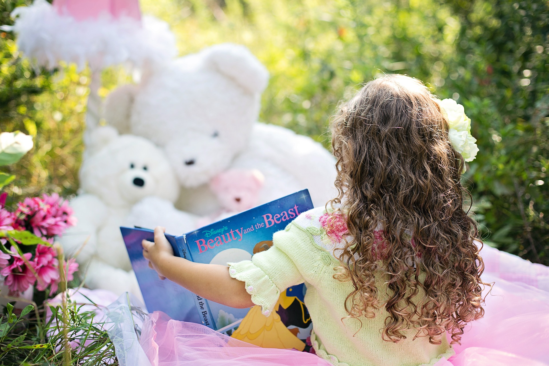 little-girl-reading