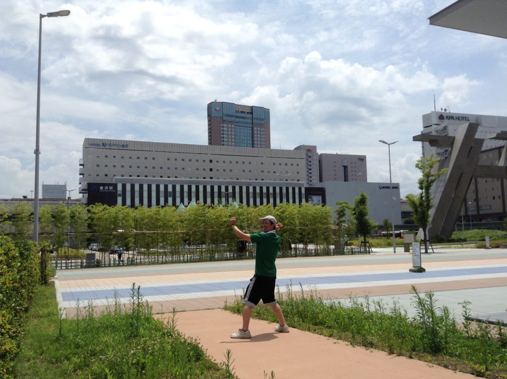 駅西口