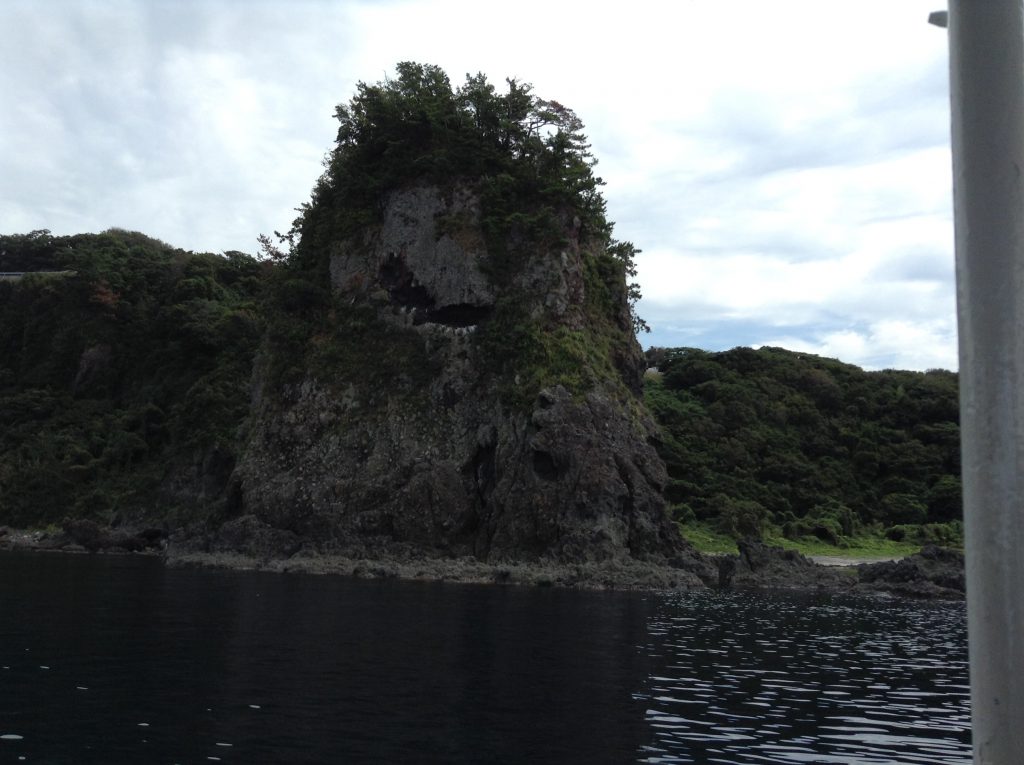鷹の巣岩